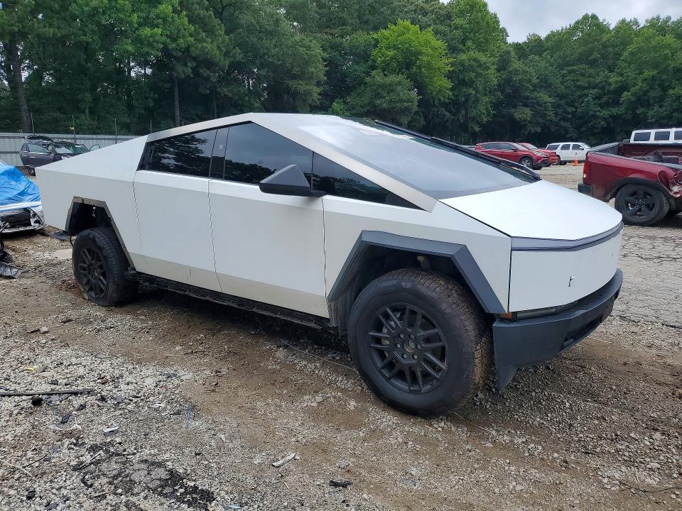 Photo 4 from auction – 2024 TESLA CYBERTRUCK with VIN 7G2CEHEE8RA044371