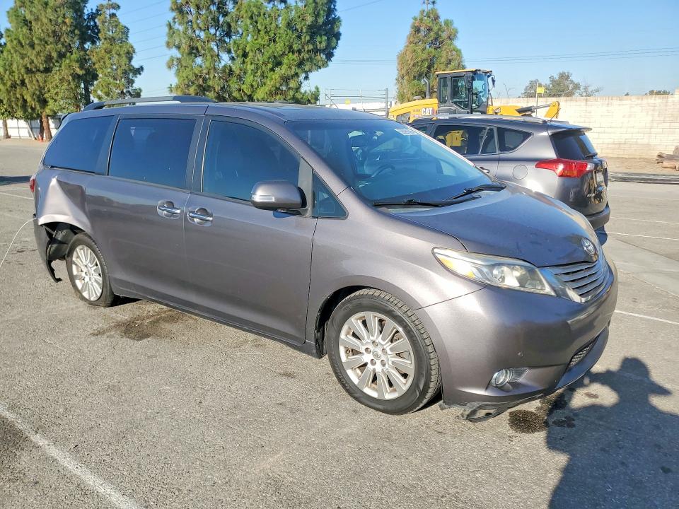 Photo 4 from auction – 2015 TOYOTA SIENNA with VIN 5TDYK3DC5FS682396