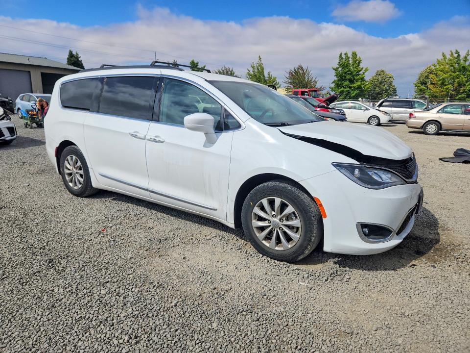 Photo 4 from auction – 2017 CHRYSLER PACIFICA with VIN 2C4RC1BG2HR815929