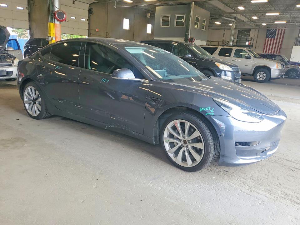 Foto 4 de la subasta – 2018 TESLA MODEL 3 con VIN 5YJ3E1EB9JF076978
