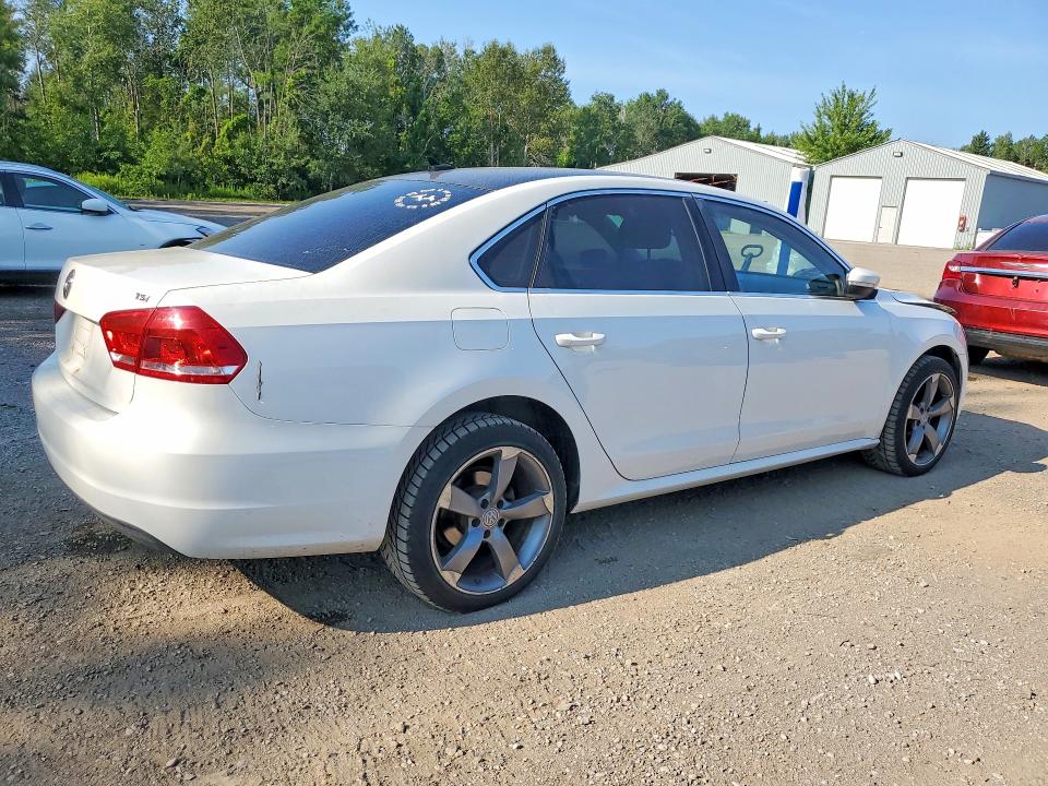 Photo 3 from auction – 2015 VOLKSWAGEN PASSAT with VIN 1VWAS7A37FC113142