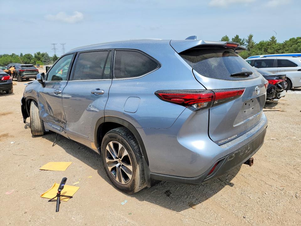 Photo 2 from auction – 2022 TOYOTA HIGHLANDER with VIN 5TDHZRBH1NS232465