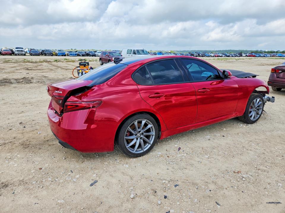 Photo 3 from auction – 2023 ALFA ROMEO GIULIA with VIN ZARFAMAN1P7670527