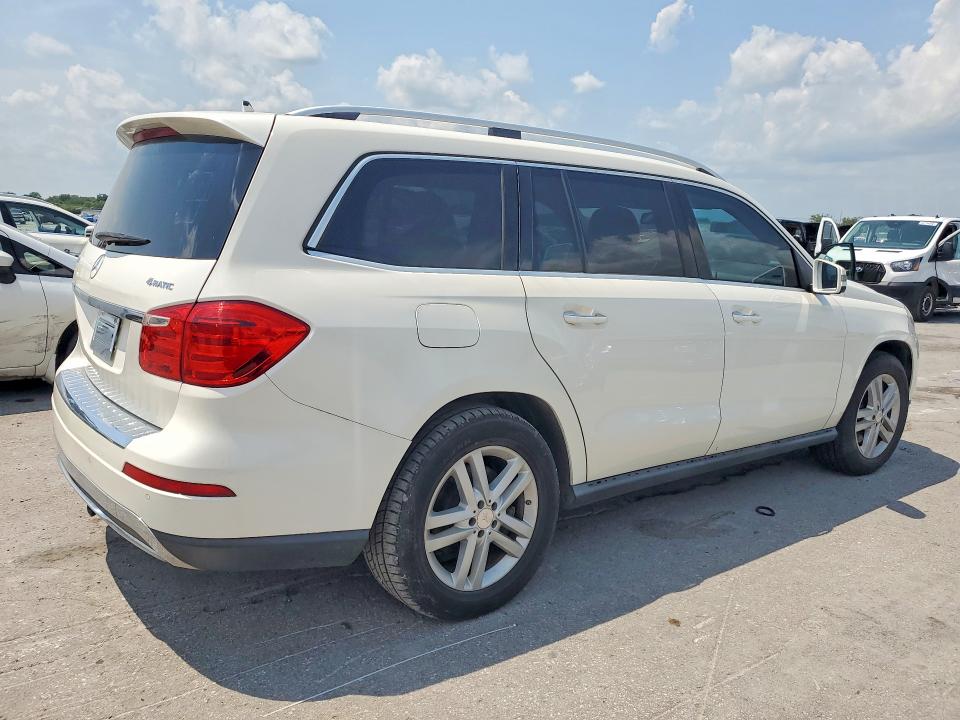 Photo 3 from auction – 2013 MERCEDES-BENZ GL with VIN 4JGDF7CE2DA264137