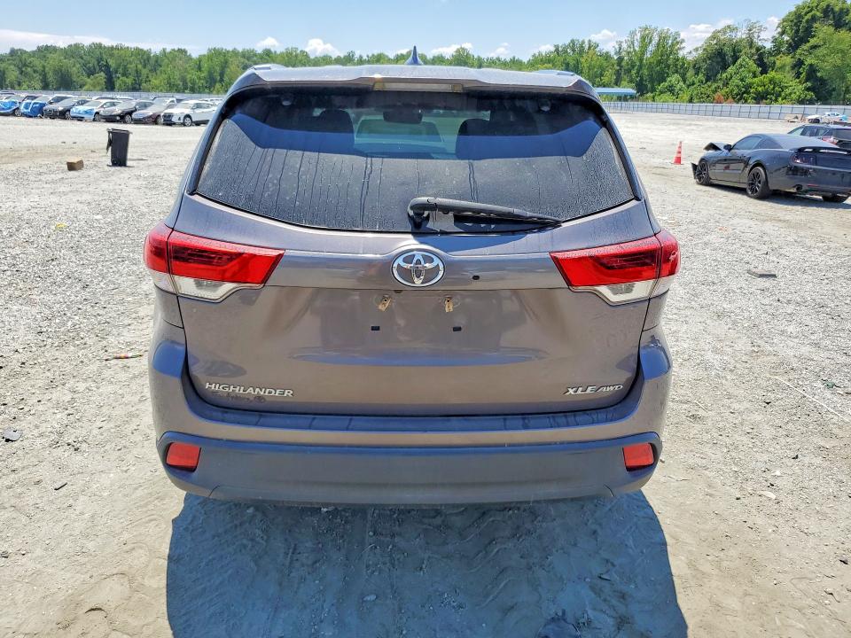 Photo 6 from auction – 2019 TOYOTA HIGHLANDER with VIN 5TDJZRFH0KS582189
