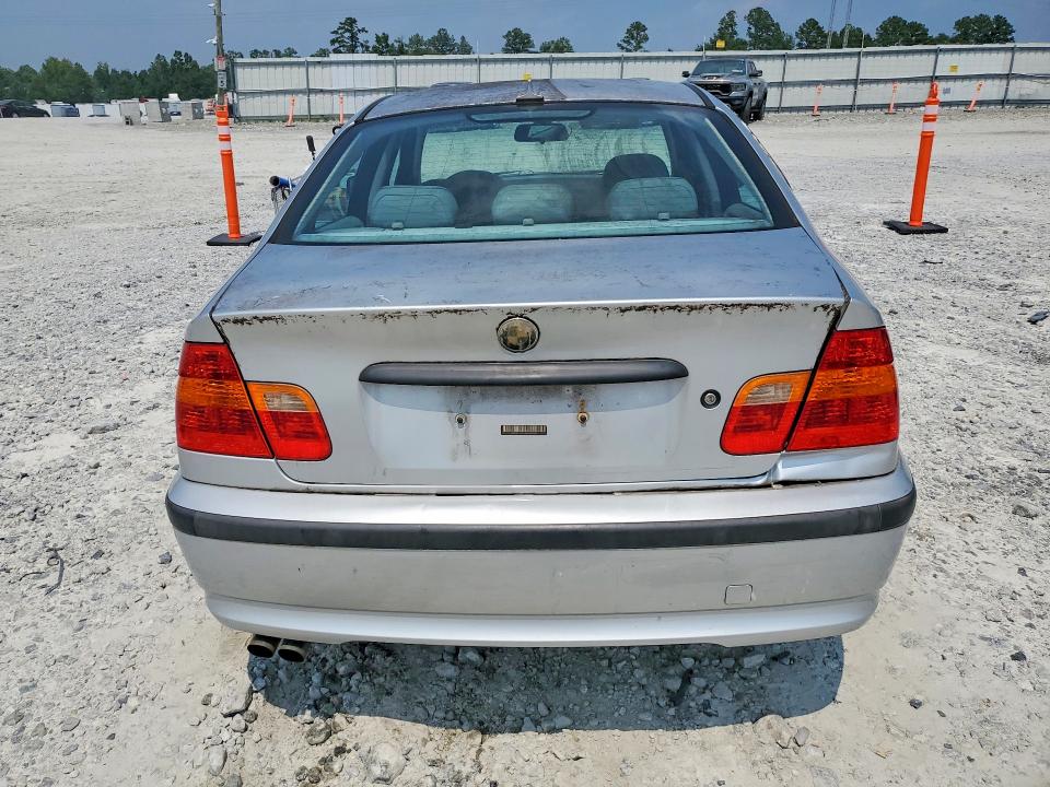 Photo 6 from auction – 2004 BMW 325 with VIN WBAET374X4NJ42238