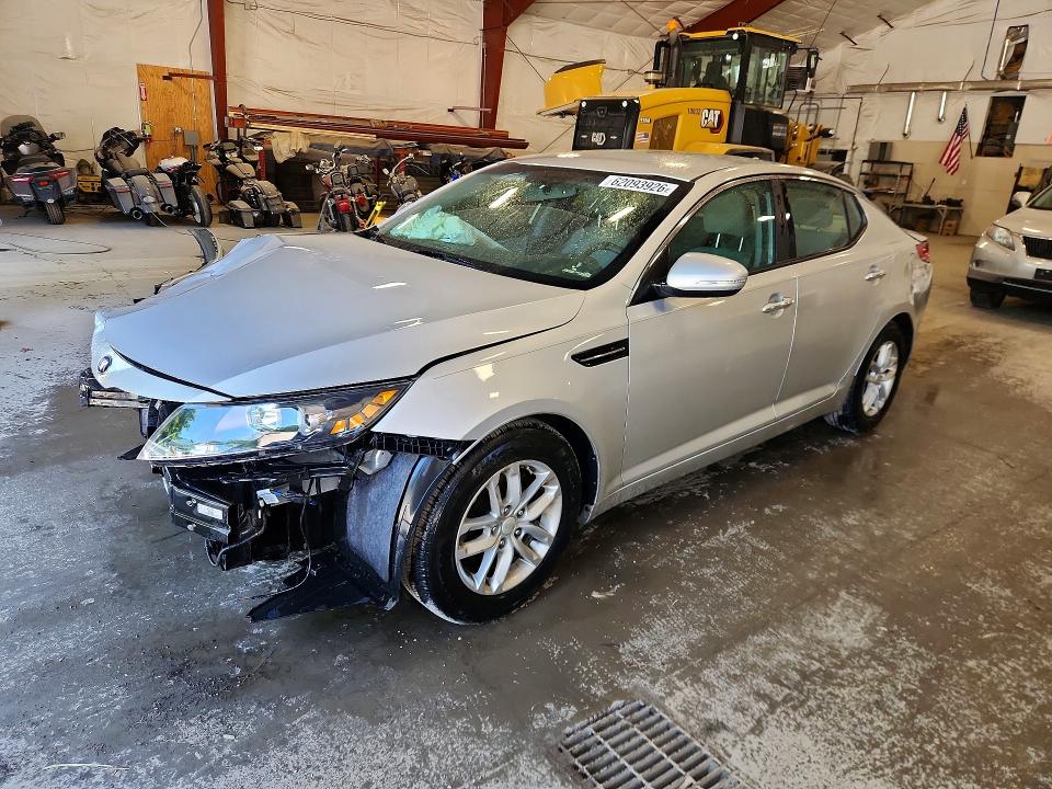 KIA OPTIMA 2013 مع رقم تعريف المركبة 5XXGM4A77DG185173 - صورة من المزاد