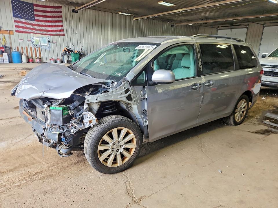 TOYOTA SIENNA 2011 with VIN 5TDDK3DC6BS029911 - Photo from auction