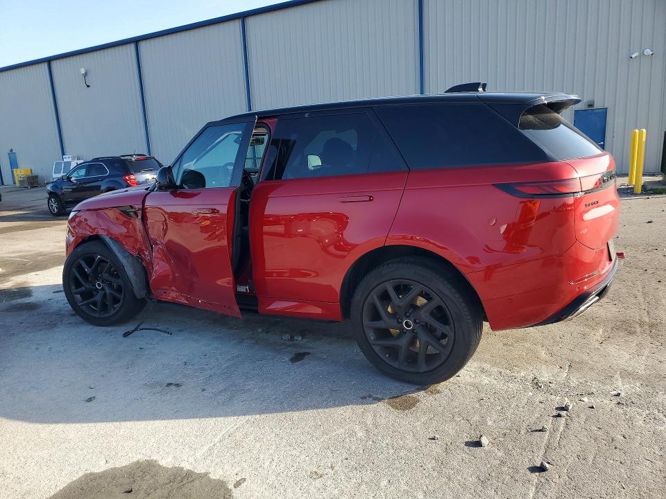 Photo 2 from auction – 2024 LAND ROVER RANGE ROVER SPORT with VIN SAL1L9FUXRA168691