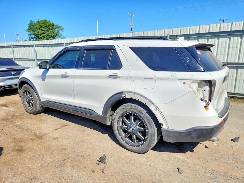 Photo 2 from auction – 2020 FORD EXPLORER with VIN 1FMSK7FH2LGA44520