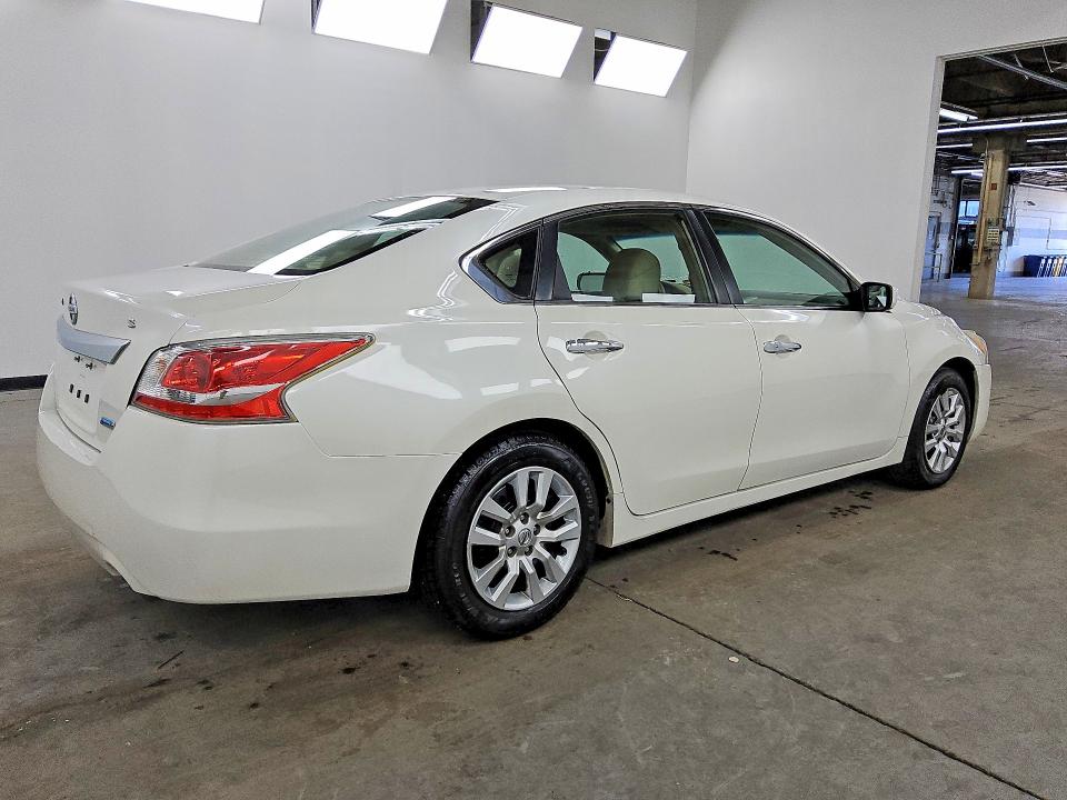 Photo 3 from auction – 2013 NISSAN ALTIMA with VIN 1N4AL3AP8DC289857