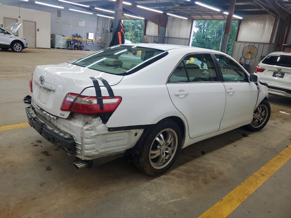 Photo 3 from auction – 2007 TOYOTA CAMRY with VIN 4T1BK46KX7U555569