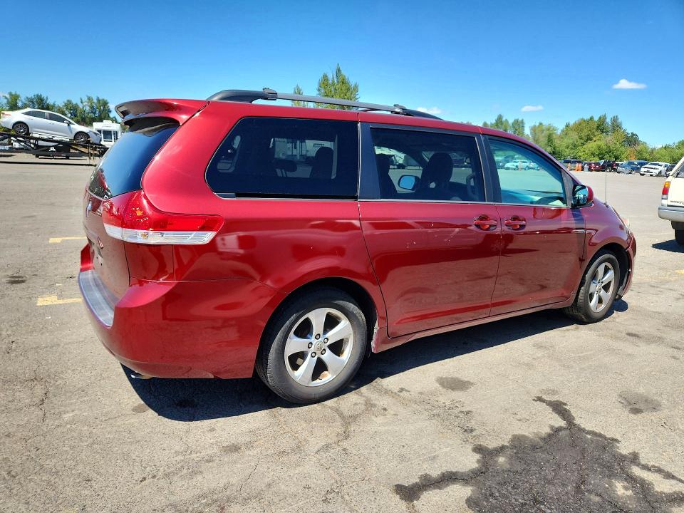 Photo 3 from auction – 2013 TOYOTA SIENNA with VIN 5TDKK3DC6DS318006