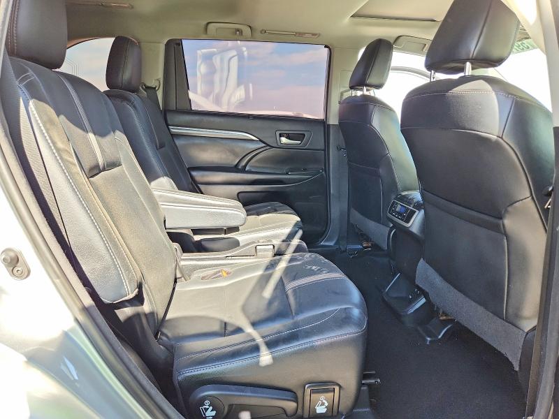 Photo 10 from auction – 2018 TOYOTA HIGHLANDER with VIN 5TDJZRFH1JS536305