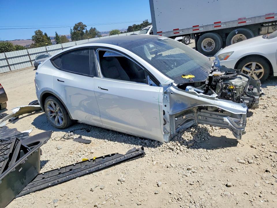 Фото 4 с аукциона – 2025 TESLA MODEL Y с VIN 7SAYGDEF2SF299498