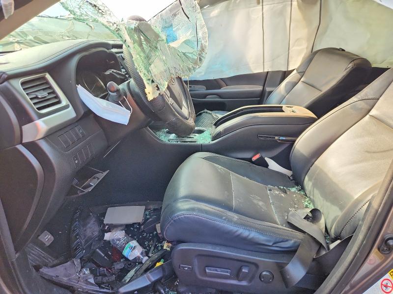 Photo 7 from auction – 2016 TOYOTA HIGHLANDER with VIN 5TDJKRFH3GS313972