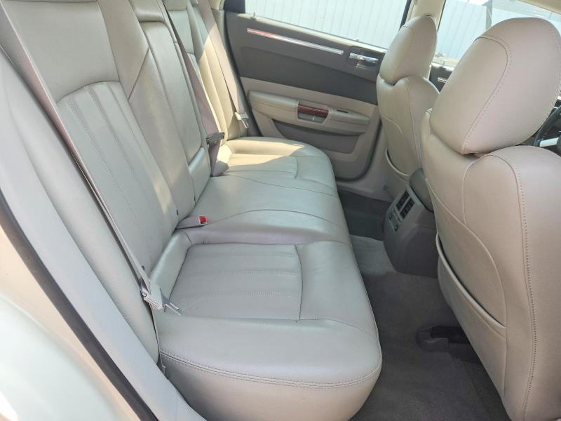 Photo 10 from auction – 2010 CHRYSLER 300C with VIN 2C3CA6CT9AH126541