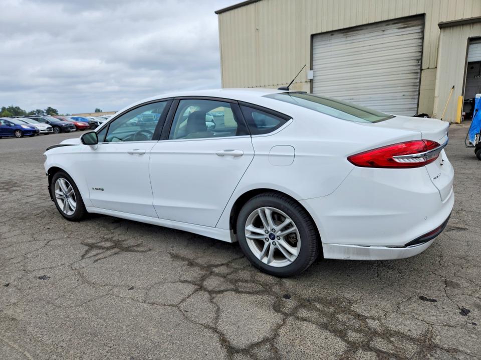 Photo 2 from auction – 2018 FORD FUSION with VIN 3FA6P0LU6JR261287