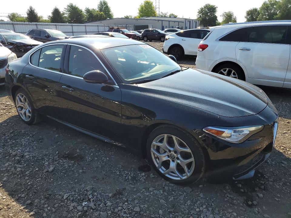 Photo 4 from auction – 2018 ALFA ROMEO GIULIA with VIN ZARFAEEN3J7593960