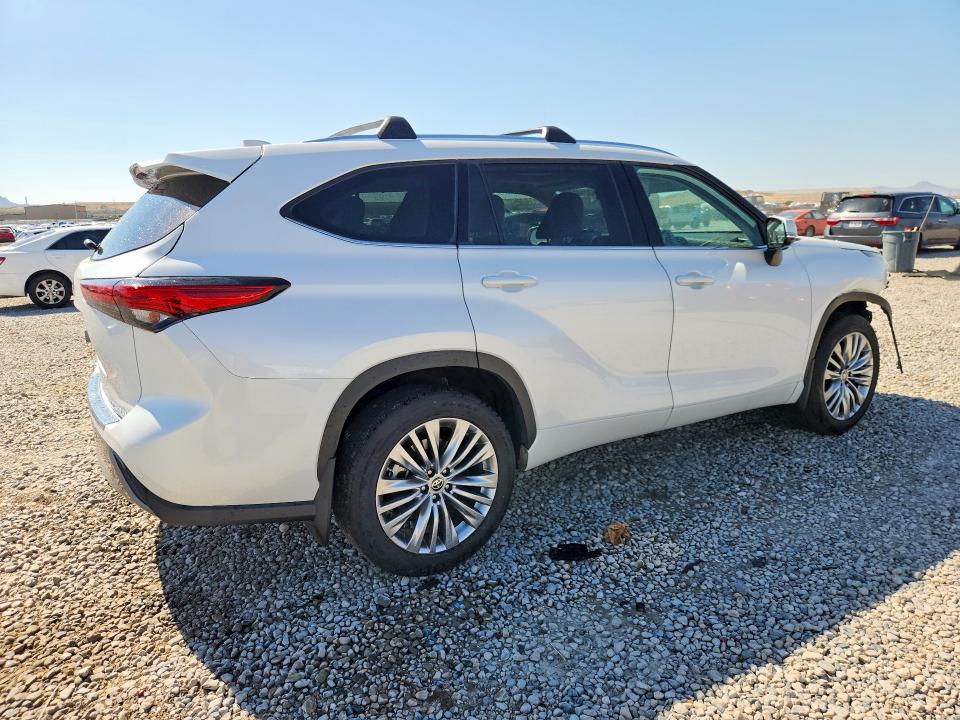 Photo 3 from auction – 2023 TOYOTA HIGHLANDER with VIN 5TDKDRAH3PS509514