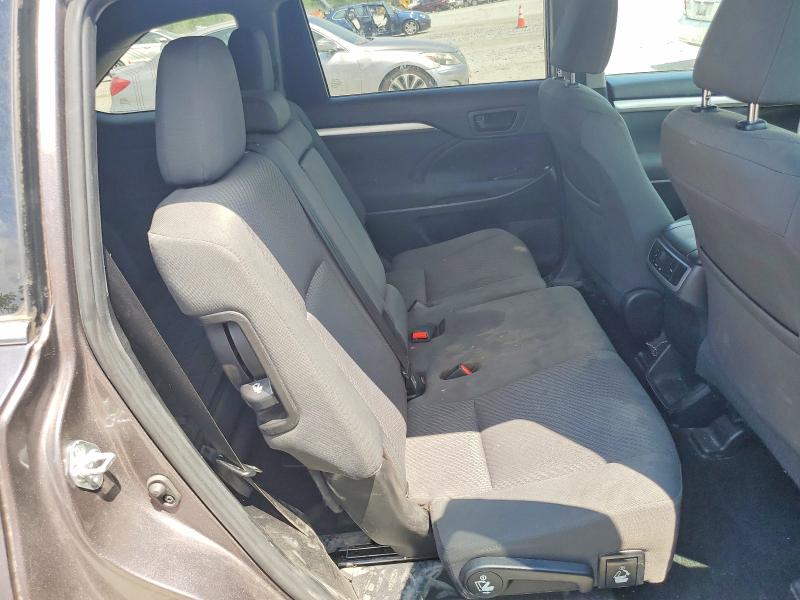 Photo 11 from auction – 2019 TOYOTA HIGHLANDER with VIN 5TDBZRFH4KS961295