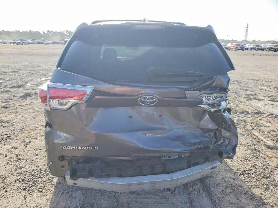 Photo 6 from auction – 2015 TOYOTA HIGHLANDER with VIN 5TDKKRFH9FS074625