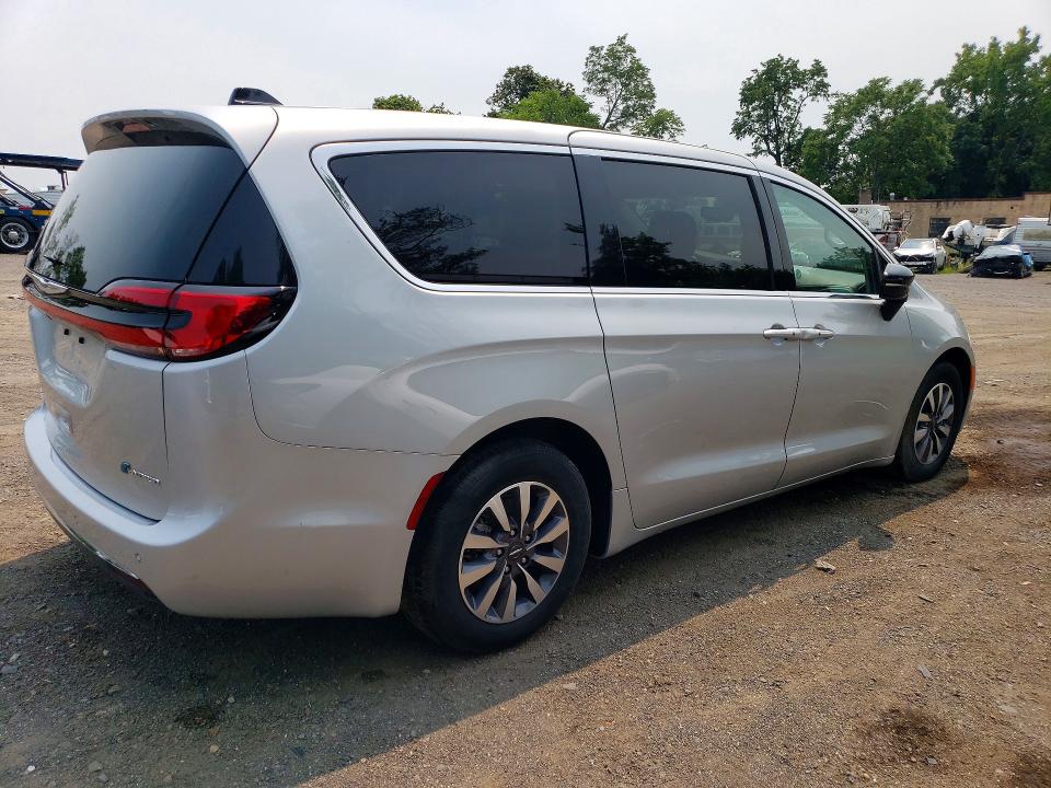 Photo 3 from auction – 2024 CHRYSLER PACIFICA with VIN 2C4RC1S76RR141544