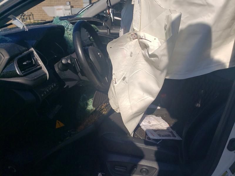 Photo 7 from auction – 2021 TOYOTA CAMRY with VIN 4T1K31AK5MU019949