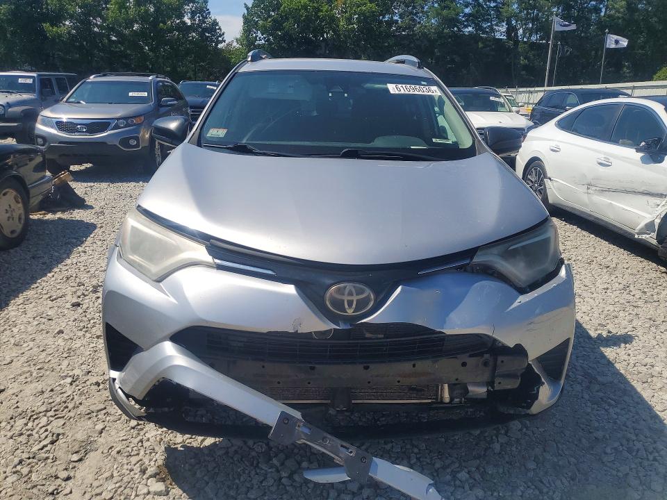 Снимка 5 от търг – 2017 TOYOTA RAV4 с VIN 2T3BFREV5HW554402
