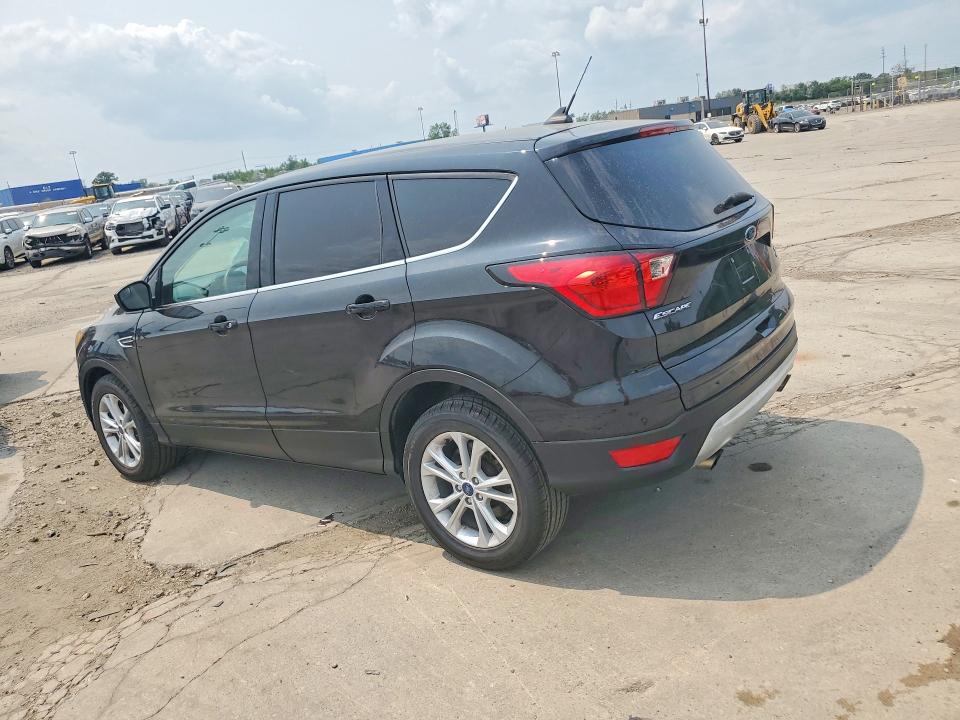 Photo 2 from auction – 2019 FORD ESCAPE with VIN 1FMCU0GDXKUB99771