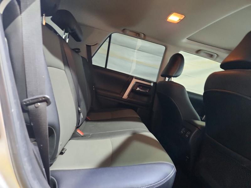Photo 10 from auction – 2016 TOYOTA 4RUNNER with VIN JTEBU5JR9G5382125