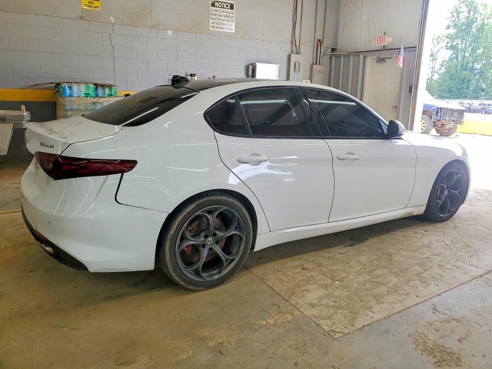 Photo 3 from auction – 2017 ALFA ROMEO GIULIA with VIN ZARFAECN0H7542316
