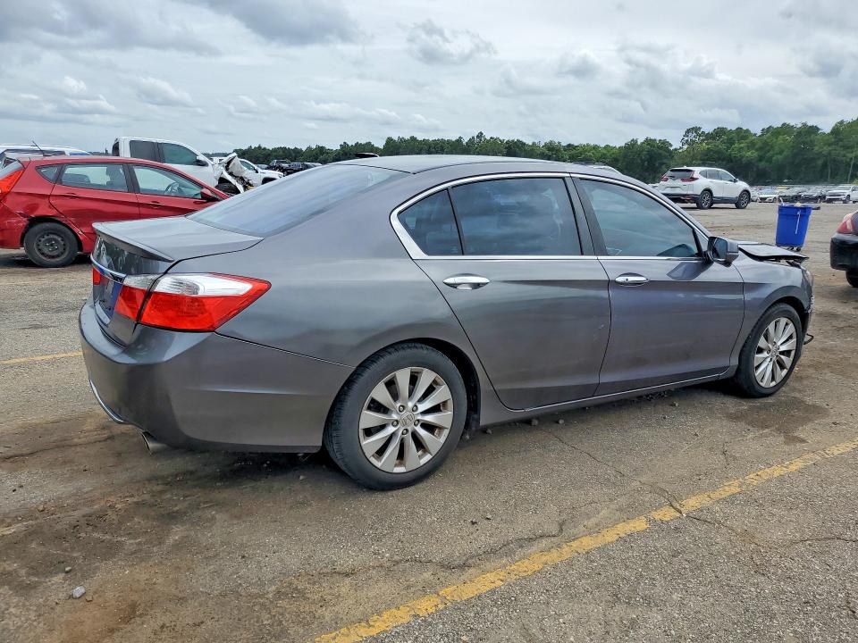 Photo 3 from auction – 2015 HONDA ACCORD with VIN 1HGCR2F77FA106811