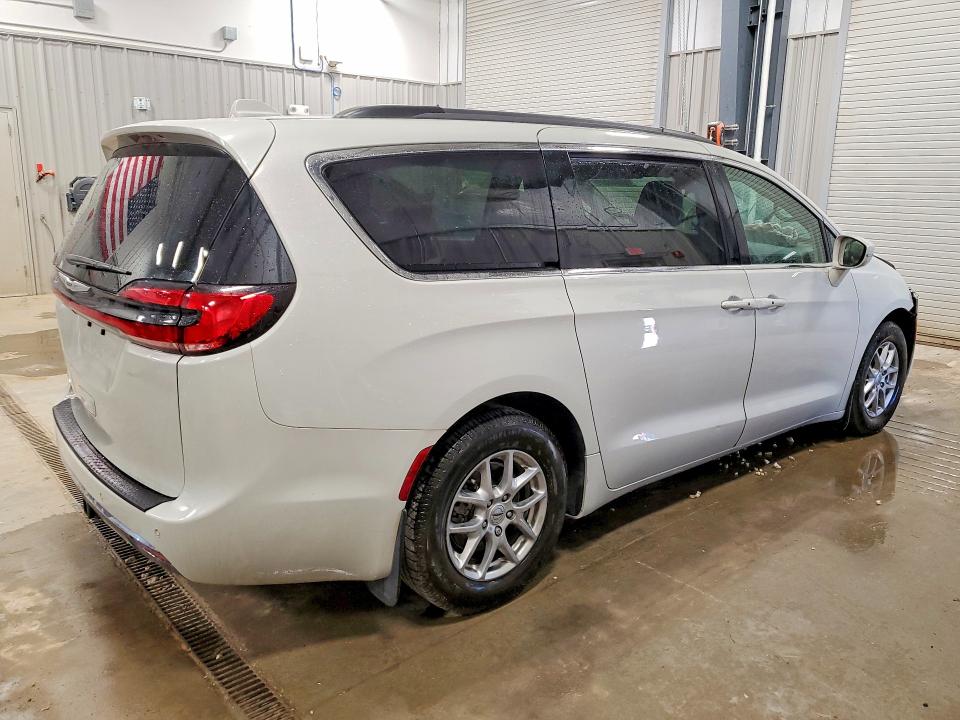 Photo 3 from auction – 2021 CHRYSLER PACIFICA with VIN 2C4RC1FG2MR560719