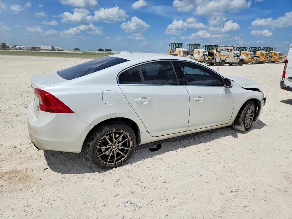 Photo 3 from auction – 2015 VOLVO S60 with VIN YV1612TD0F1318635