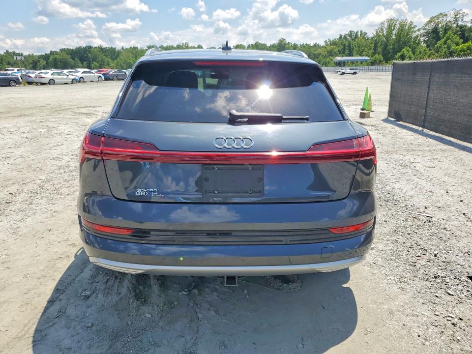 Photo 6 from auction – 2019 AUDI E-TRON with VIN WA1LAAGE7KB024783