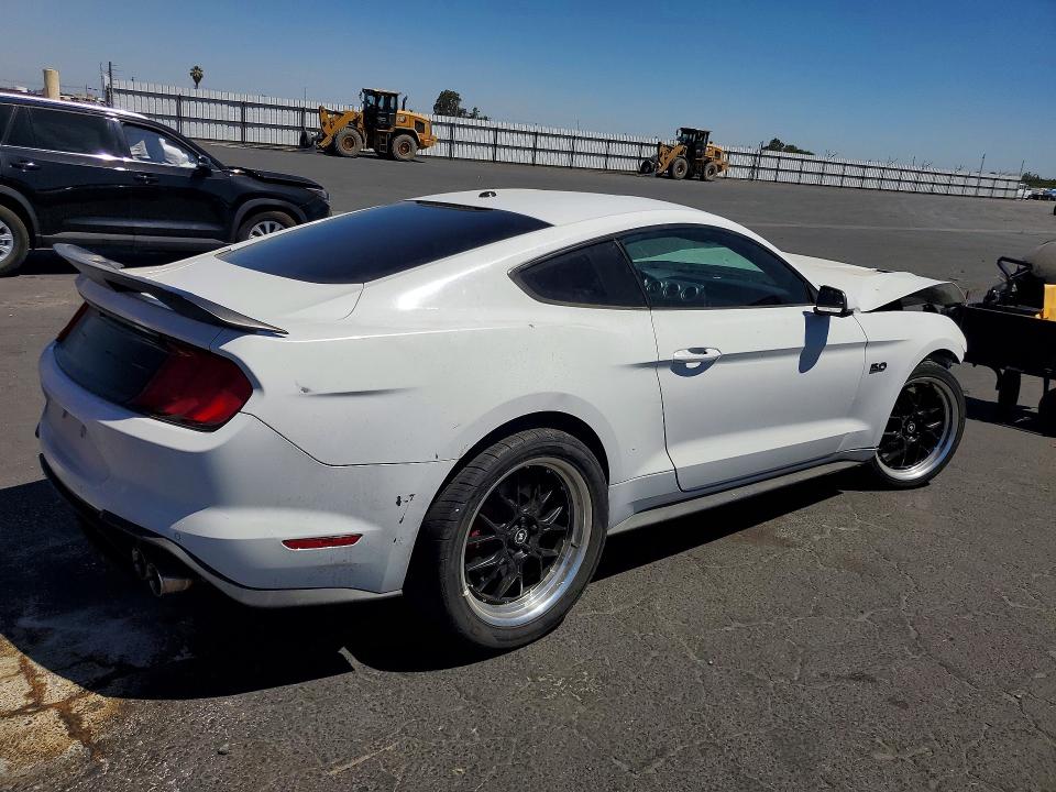 Photo 3 from auction – 2020 FORD MUSTANG with VIN 1FA6P8CF5L5114240