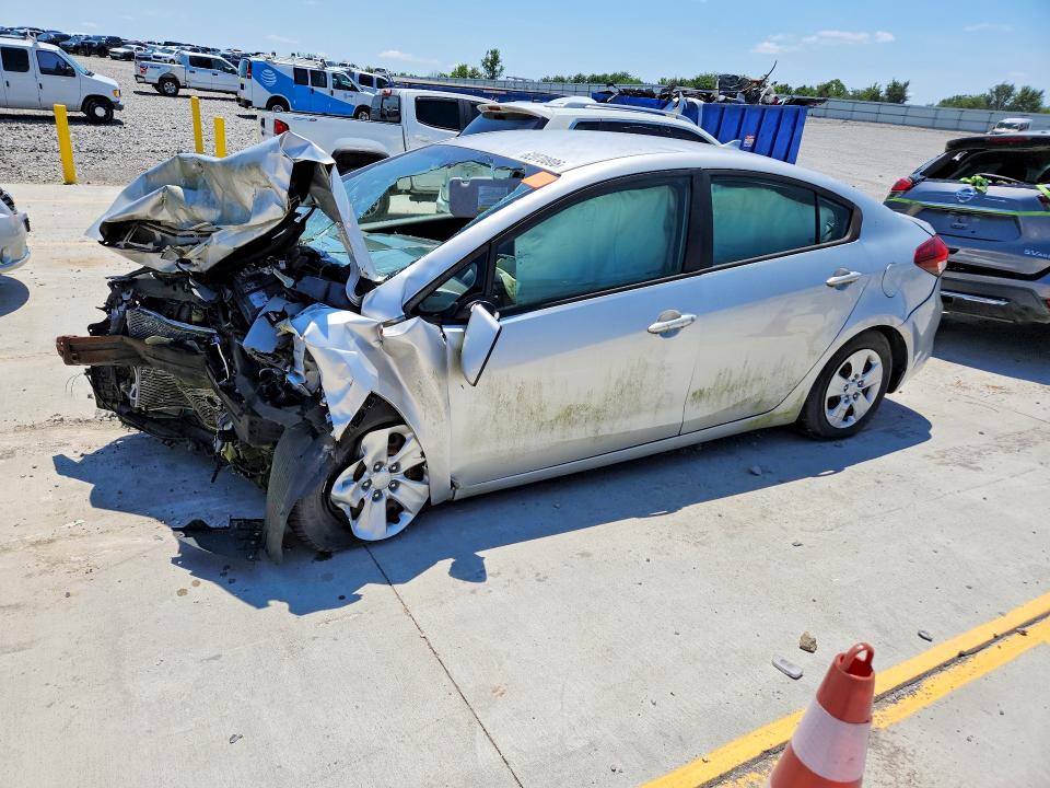 KIA FORTE 2017 with VIN 3KPFK4A74HE066173 - Photo from auction