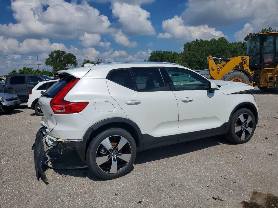 Photo 3 from auction – 2021 VOLVO XC40 with VIN YV4162UK6M2476321
