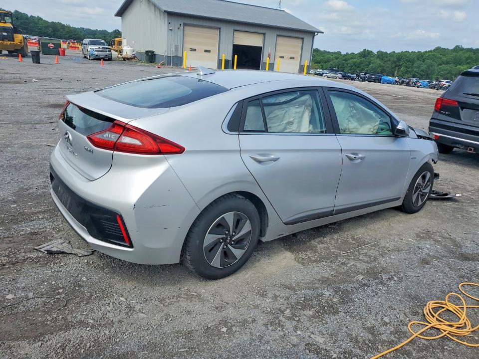 Photo 3 from auction – 2017 HYUNDAI IONIQ with VIN KMHC75LC2HU021914