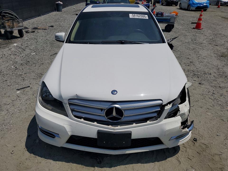 Photo 5 from auction – 2013 MERCEDES-BENZ C with VIN WDDGF4HB1DR246797