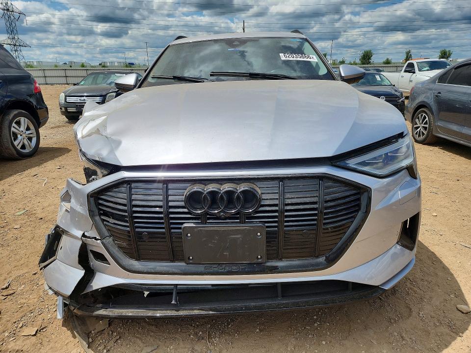 Photo 5 from auction – 2022 AUDI E-TRON with VIN WA1AAAGE8NB047453