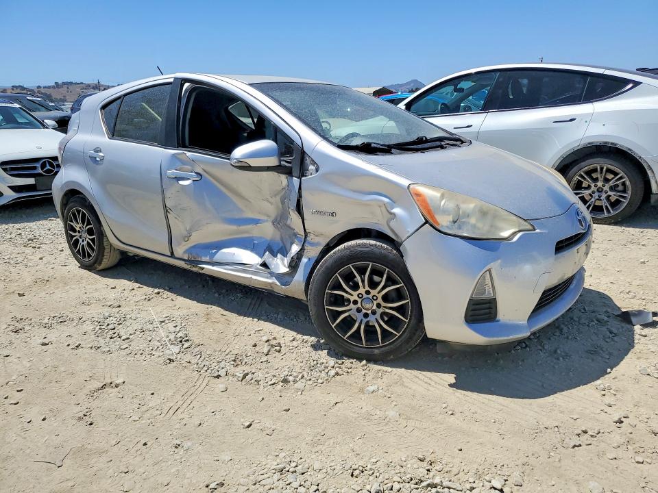 Photo 4 from auction – 2012 TOYOTA PRIUS C with VIN JTDKDTB34C1506841