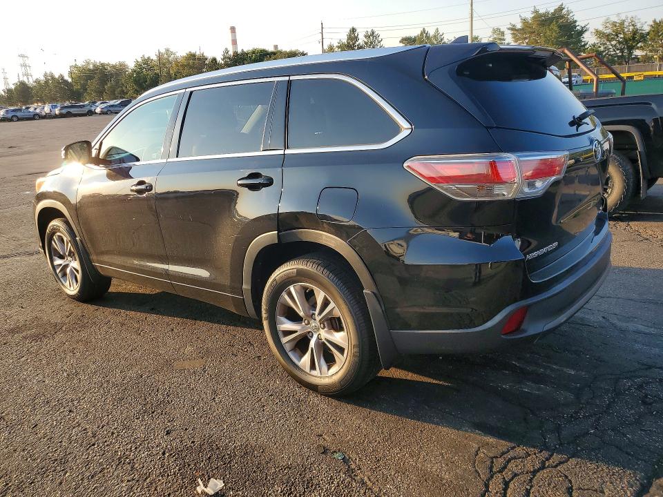 Photo 2 from auction – 2015 TOYOTA HIGHLANDER with VIN 5TDJKRFHXFS207470