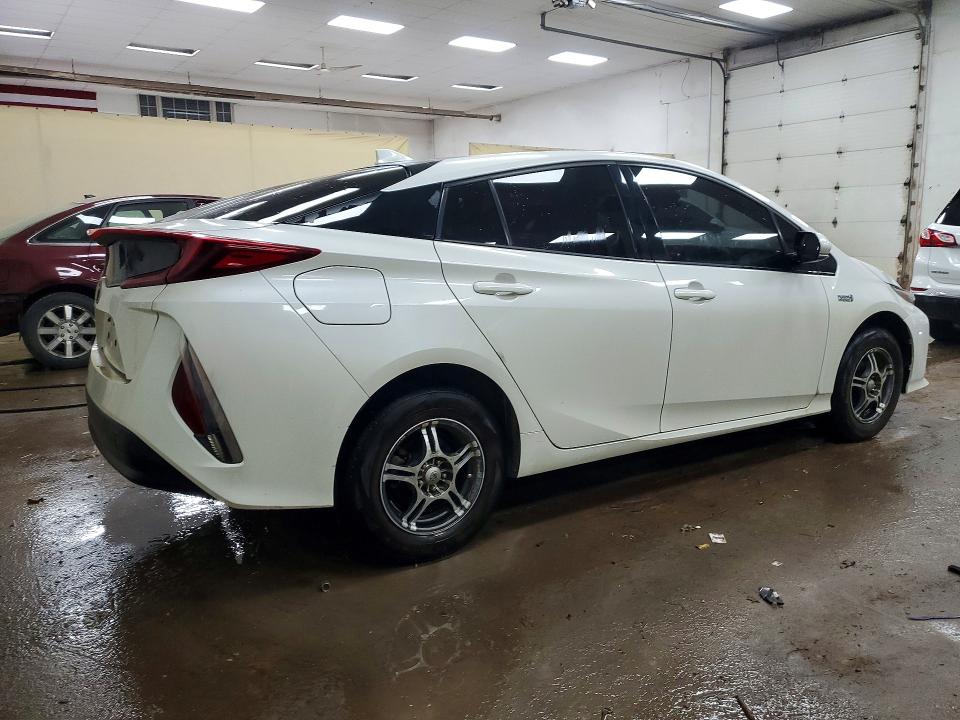 Photo 3 from auction – 2017 TOYOTA PRIUS PRIME with VIN JTDKARFP6H3024019