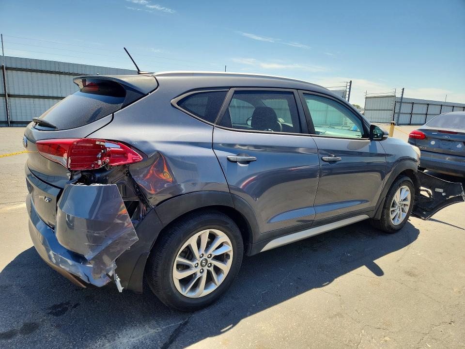 Photo 3 from auction – 2017 HYUNDAI TUCSON with VIN KM8J33A24HU332827