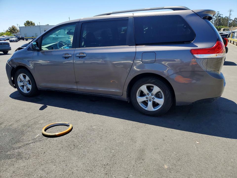 Photo 2 from auction – 2012 TOYOTA SIENNA with VIN 5TDKK3DC4CS261108