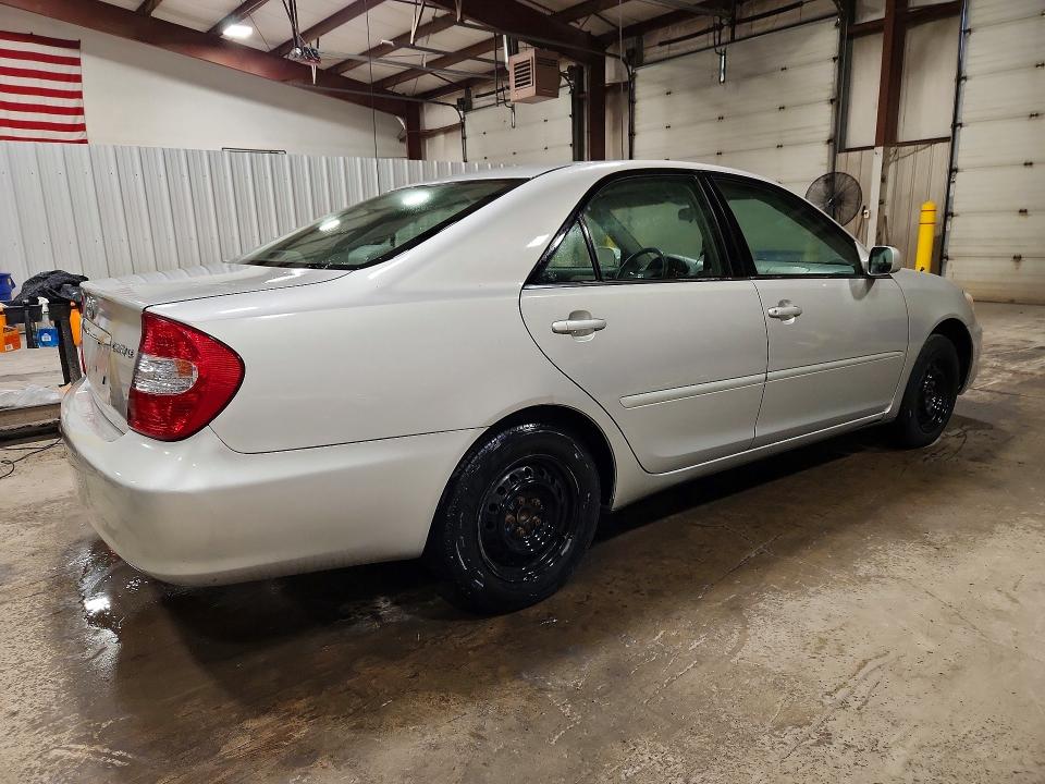 Photo 3 from auction – 2004 TOYOTA CAMRY with VIN 4T1BE32K64U830650
