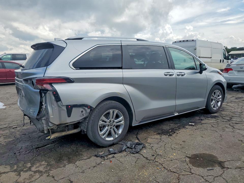 Foto 3 de la subasta – 2023 TOYOTA SIENNA con VIN 5TDESKFC2PS085380