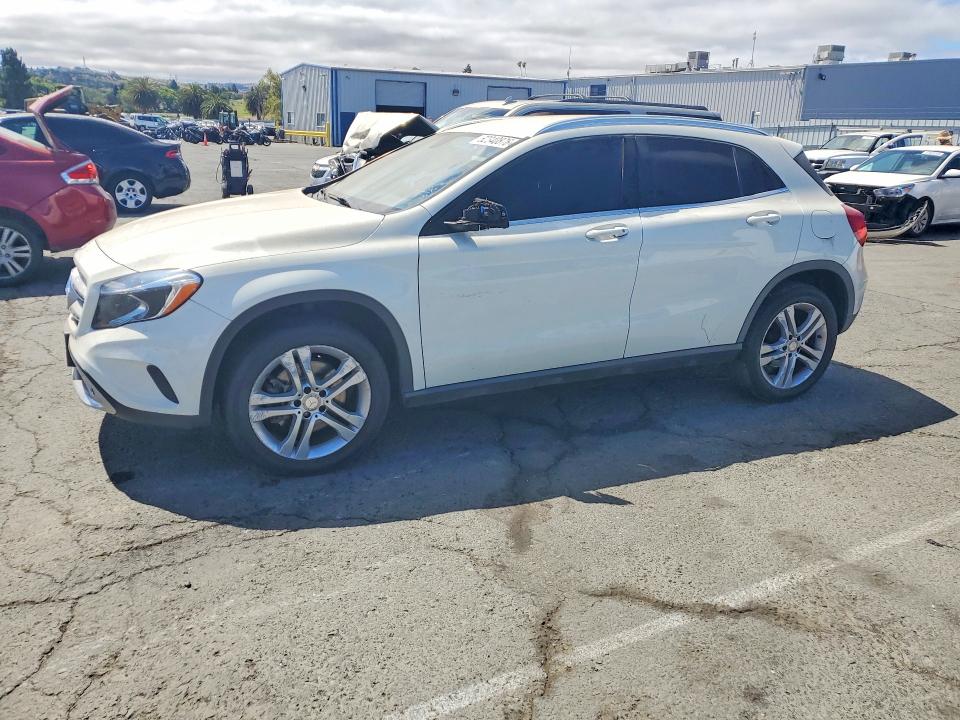 2015 MERCEDES-BENZ GLA